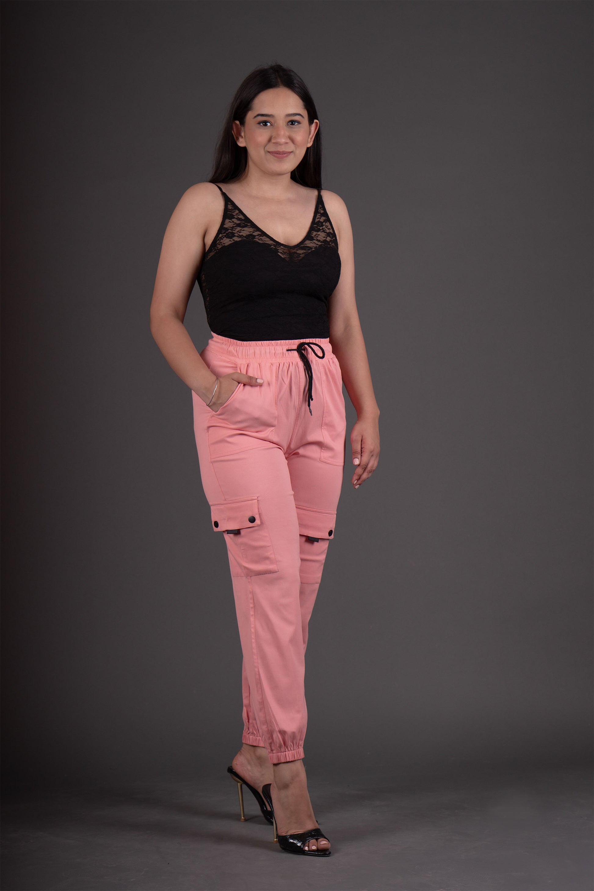6 Outfit Ideas With Pink Joggers - the Flexman Flat